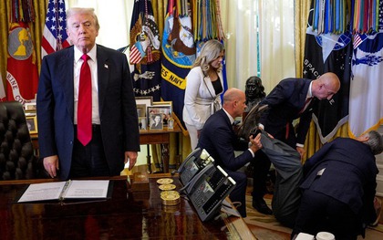 Đại diện hãng dược ngất xỉu khi ông Trump công bố thỏa thuận giảm giá thuốc