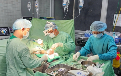 Bị chém đứt lìa hai bàn tay sau cuộc ẩu đả với hàng xóm, người đàn ông 40 tuổi nguy kịch được cấp cứu khẩn