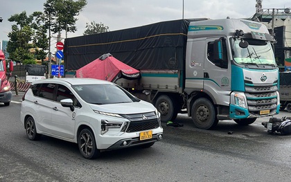 Nữ sinh viên gặp tai nạn nghiêm trọng ngay ngã ba ở TP HCM