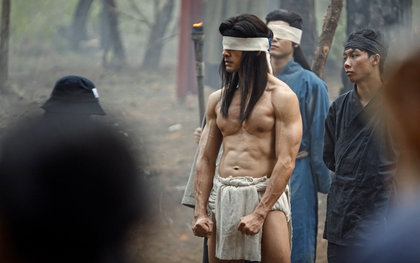 Mỹ nam cổ trang Việt đẹp đến độ bạn diễn ngắm sáng cả mắt: Body 1000 điểm không góc chết, chê gì cũng được trừ visual