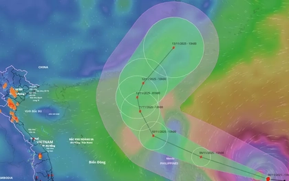 Cơn bão khổng lồ Fung-Wong vào Biển Đông sáng 10/11, hoạt động trái quy luật