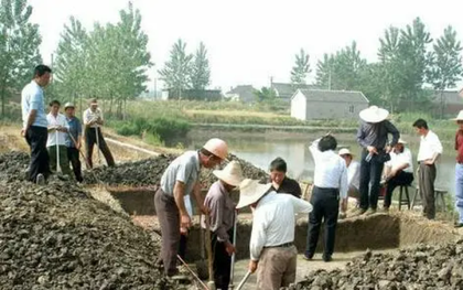 Phát hiện hơn 20 thỏi vàng dưới ao cá, giá trị ước tính hơn 369 tỷ đồng