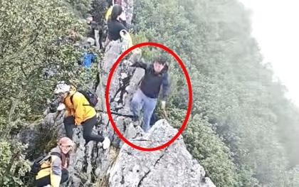 Kinh hãi khoảnh khắc người leo núi ngã khỏi vách đá 40m vì mải… chụp selfie, cái kết khiến ai cũng há hốc mồm!