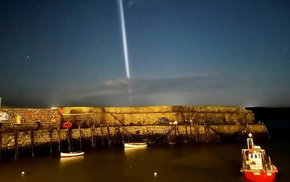 Vệt sáng lạ trên bầu trời Anh gây xôn xao