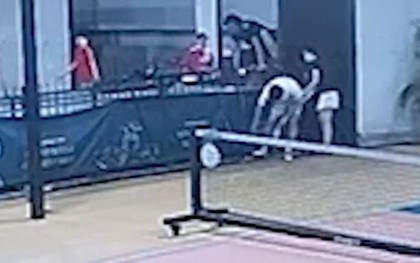 Người đàn ông rơi xuống đất tử vong khi cố nhặt bóng pickleball