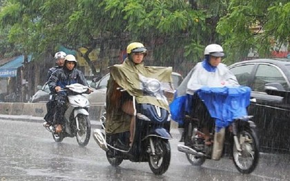 Cảnh báo tai nạn giao thông do áo mưa quấn vào bánh xe máy
