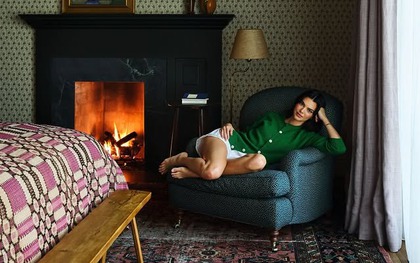 Gái đẹp nhất hành tinh lộ "căn cứ bí mật", càng xem càng váng đầu