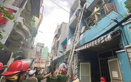 Cháy nhà ở TPHCM, giải cứu 2 người