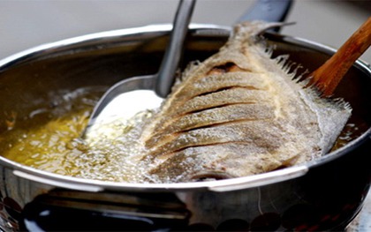 Đây là kẻ thù của dầu mỡ: Cho vào khi rán cá, cá giòn thơm, không dính chảo, không bắn dầu