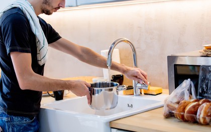 Có nên trực tiếp dùng nước máy để nấu ăn?