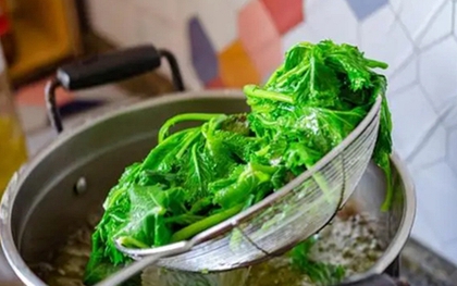 6 loại rau không chần trước khi nấu chẳng khác nào uống thuốc độc, toàn món quen mặt trên bàn ăn của người Việt