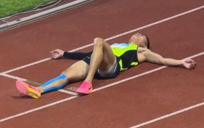 Thương lắm hình ảnh VĐV Việt Nam tập tễnh lê từng bước về đích, rồi nằm vật trên sân ở chung kết SEA Games 33