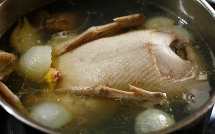 Luộc vịt đừng chỉ cho mỗi nước: Thêm 3 thứ này vào nồi, thịt thơm mềm, mùi hôi không tồn tại