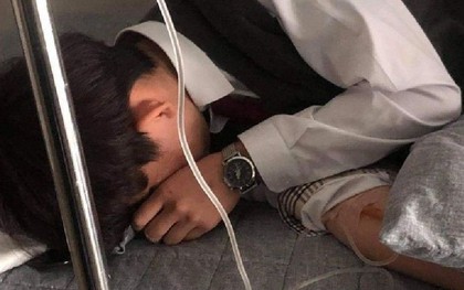 Ngực nam sinh 17 tuổi ngày càng to như thiếu nữ chỉ vì… trị mụn trứng cá sai cách