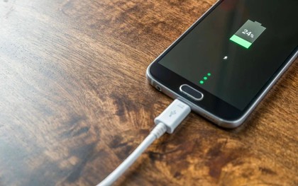 1 thói quen sạc điện thoại của nhiều người khiến tài khoản ngân hàng bị đánh cắp mà không hề hay biết