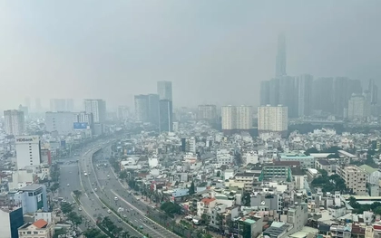 Bầu trời TPHCM đục ngầu, nồng độ bụi mịn vượt ngưỡng nhiều lần