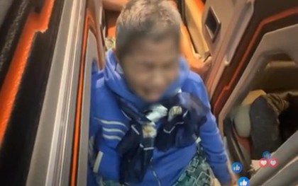 Thực hư chuyện bà lão khóc nức nở trên xe khách vì bị con gái bỏ rơi