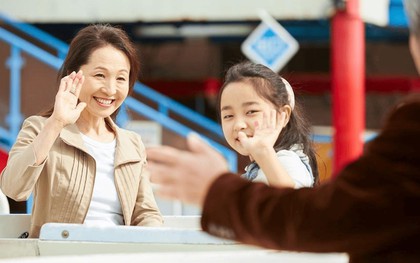 Bà nội hay bà ngoại, ai là người gắn bó với trẻ hơn? Thứ tự thực tế được hé lộ, nhiều người đoán sai
