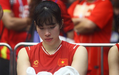 Nghiệt ngã: Bóng chuyền nữ Việt Nam mất HCV vào tay Thái Lan sau màn rượt đuổi tỉ số nghẹt thở ở chung kết SEA Games