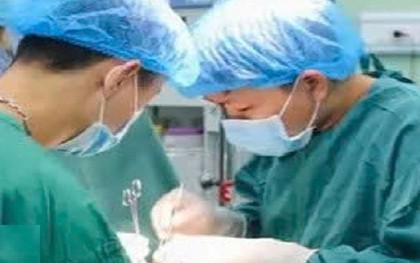 Cứu sống bệnh nhi thoát vị hoành nghẹt nguy kịch