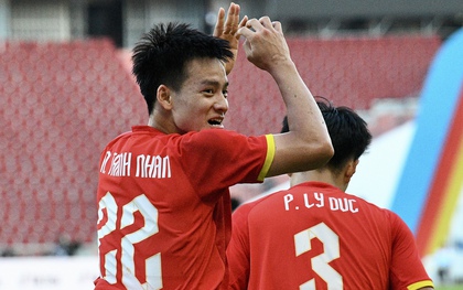 Nam thần 2k3 ăn mừng như Ronaldo, nói 1 câu cực ý nghĩa khi ghi bàn giúp U22 Việt Nam vào chung kết SEA Games