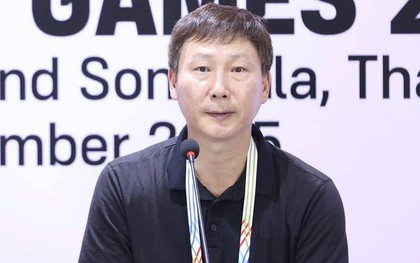 HLV Kim Sang-sik tự hào chấm các cầu thủ Việt Nam 120 trên thang điểm 100 vì chiến thắng đầy cảm xúc ở SEA Games