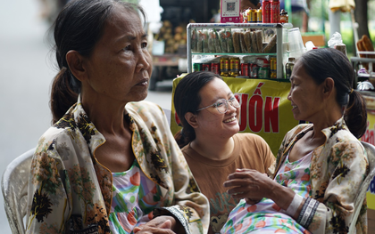 Xe gỏi cuốn 7.000 đồng của mẹ Ngọc Trinh ở TP.HCM: "Con còn tương lai, mẹ thì hết rồi"