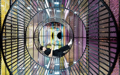 Giới trẻ TPHCM check in công viên xếp chữ bên sông