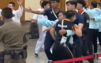 Biến căng tại SEA Games 33: Đội Pencak Silat Malaysia đuổi đánh trọng tài vì bị xử thua Thái Lan