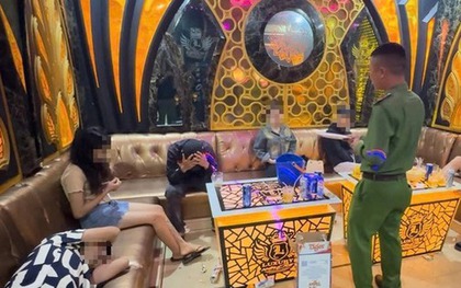 Thấy công an khi đang "bay lắc", 5 "dân chơi" trốn lên nóc nhà vệ sinh