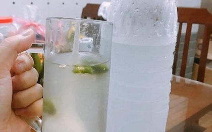 Chợ Việt có loại nước trong như nước lọc nhưng uống là “bơm” collagen vào người, dưỡng tóc, cân bằng nội tiết tố