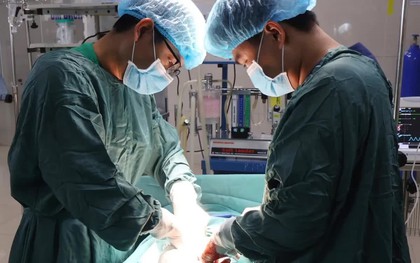 Bé gái 14 tuổi mắc ung thư buồng trứng hiếm gặp