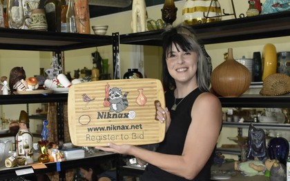 Chỉ bán đồ cũ mà thu nhập hàng triệu USD: Công việc "ai cũng có thể làm được"