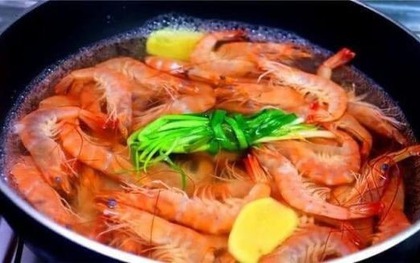 "Kẻ thù truyền kiếp" của mùi tanh: Thêm vào khi luộc tôm, tức khắc lên màu đỏ au ngon gấp bội