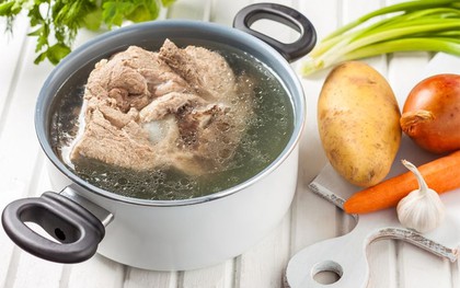 Có nên dùng nước luộc thịt để nấu canh?