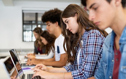 Anh sẽ thi trên máy tính