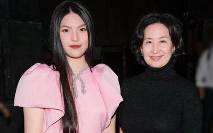 Cái nghiêng mình "đắt giá" của Hà Siêu Quỳnh trước con gái MC Lý Tương: Đẳng cấp của một "bà trùm" là đây!