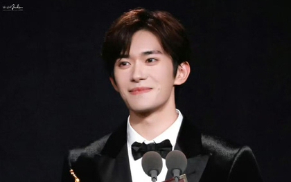 Có nam nghệ sĩ vừa nhận cúp đã bị nói "chơi chiêu", chính một tiền bối lên tiếng làm rõ ngọn ngành