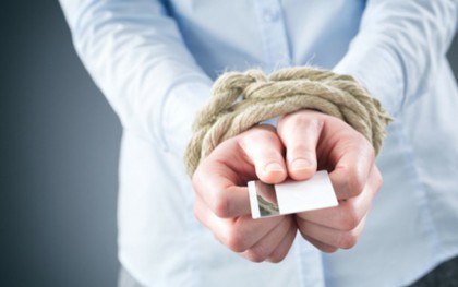 NÓNG: Từ 15/12, vợ "kiểm soát thu nhập" của chồng có thể bị phạt tới 30 triệu đồng