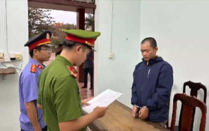 Mâu thuẫn gia đình, chồng chém vợ rồi uống thuốc sâu, thắt cổ, cho tay vào ổ điện để tự sát nhưng bất thành