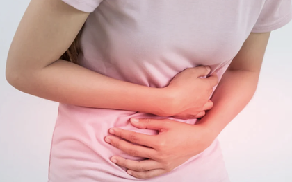 Bất thường ở "vùng kín", bé gái mới lớn bí tiểu suốt 2 tháng, phụ huynh cần chủ động quan tâm