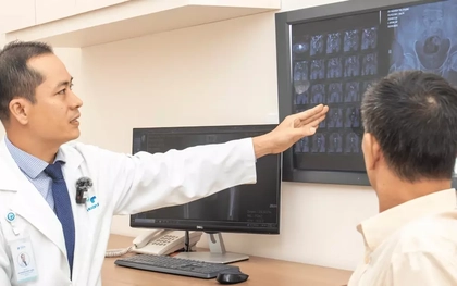 Bệnh nhân nghiện thuốc lá bàng hoàng khi bác sĩ thông báo bị… hoại tử xương