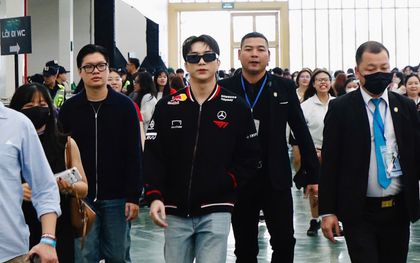 Bắt gặp SOOBIN đi đu idol, hóa fanboy chính hiệu đến gặp Faker và T1 tại Việt Nam!