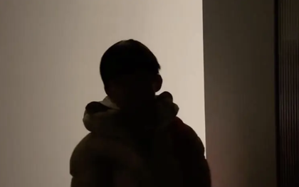 Một trường học yêu cầu học sinh đến lớp trước 6h30 sáng, phụ huynh đưa con đi từ 6h15 vẫn bị phê bình