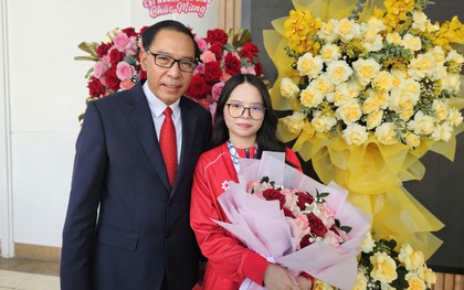 Nỗi lòng của người cha từng phản đối con gái chơi game