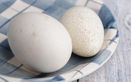 Trứng gà hay trứng vịt loại nào tốt hơn? Chuyên gia cảnh báo 3 loại này có hại nhất