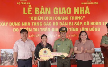 Quá nhanh: Bộ Công an và tỉnh Lâm Đồng bàn giao nhà cho người dân vùng lũ chỉ sau 18 ngày thi công