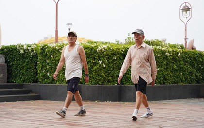 Đi bộ thấy 3 dấu hiệu này ở chân có thể là cảnh báo mạch máu bị tắc nghẽn