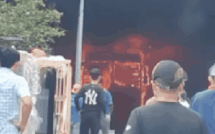 CLIP: Cháy garage ở Gia Lai, nhiều ô tô bị thiêu rụi