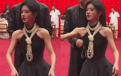 Cam thường lộ vai dị dạng của mỹ nhân 4000 năm có một